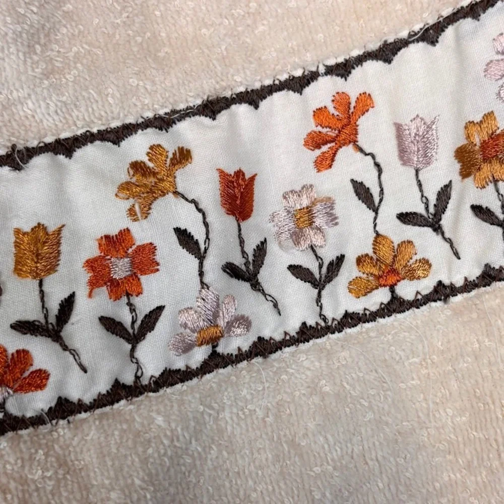Vintage Cannon Gold Label Embroidered Floral Fringe Bath Towels Cream‎ Set of 2